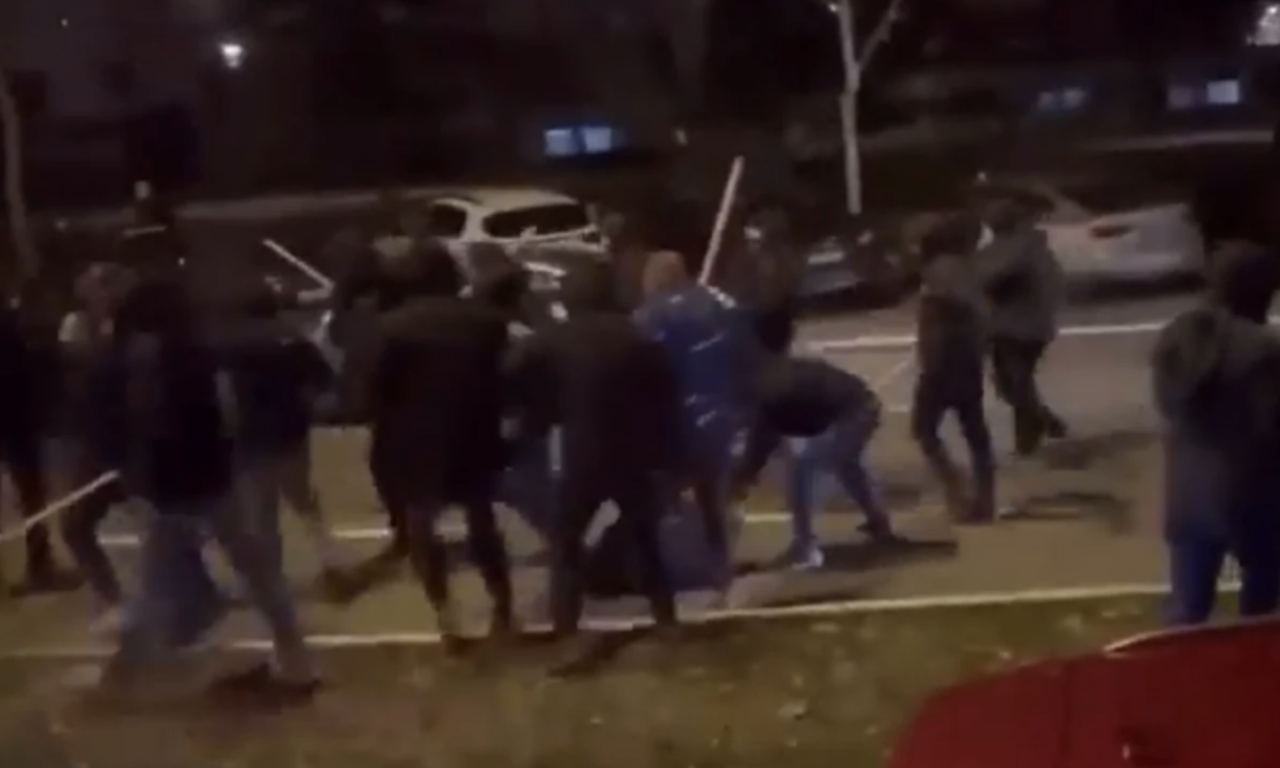 Policija gleda snimke TUČE HULIGANA ispred ARENE! Pronađene PALICE, u toku je IDENTIFIKACIJA počinilaca