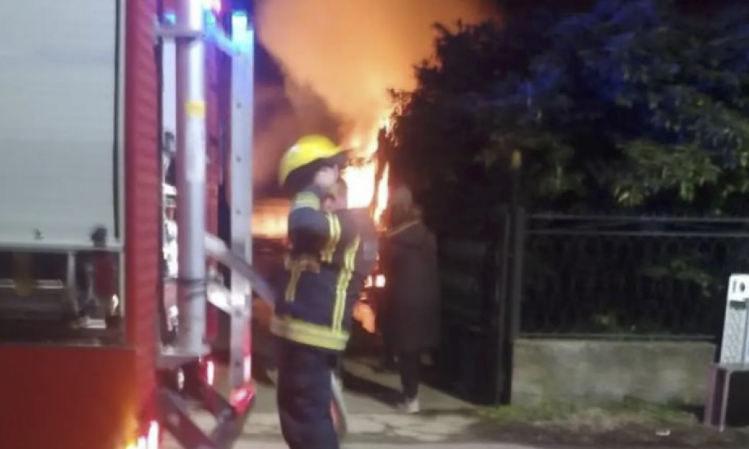 VATRA IZBILA U ZGRADI "BORBE"! Brzom akcijom vatrogasaca UGAŠEN POŽAR u Kosovskoj ulici