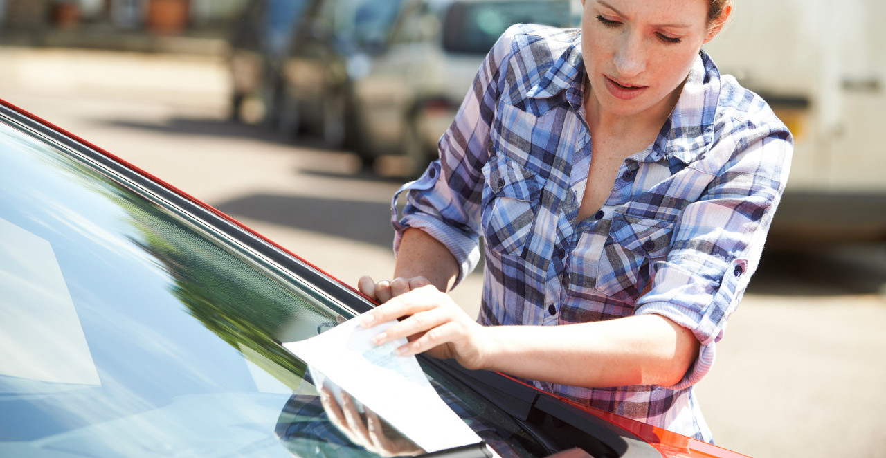 KO SE BAHATO PARKIRA DOBIJA OVU NALEPNICU NA KOLA! Pogledajte čega su se dosetili stanari Medakovića 2 (FOTO)