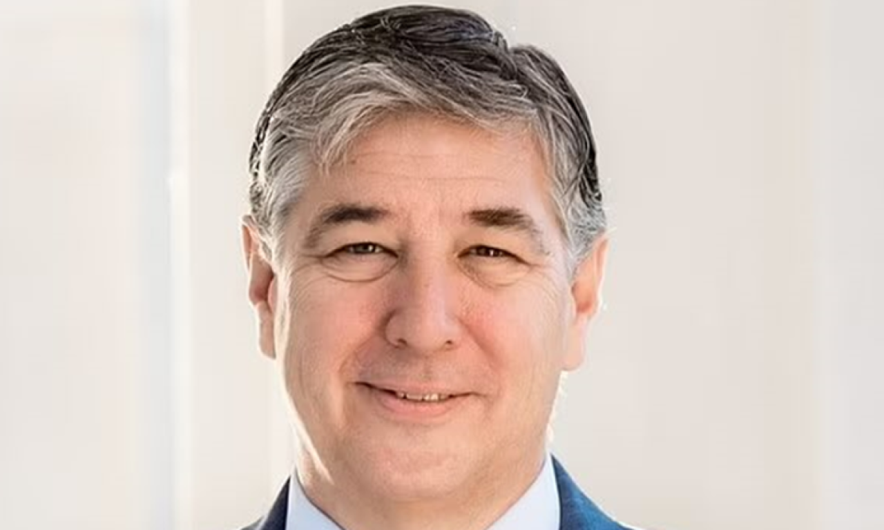 UMRO TRAMPOV SARADNIK KOJI JE UPUCAN U VAŠINGTONU! Evo ko je objavio TUŽNU VEST