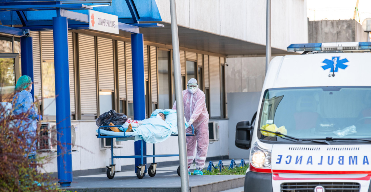 MUŠKARAC UBODEN NOŽEM U BEOGRADU! Krvav zaustavio prolaznika za pomoć...