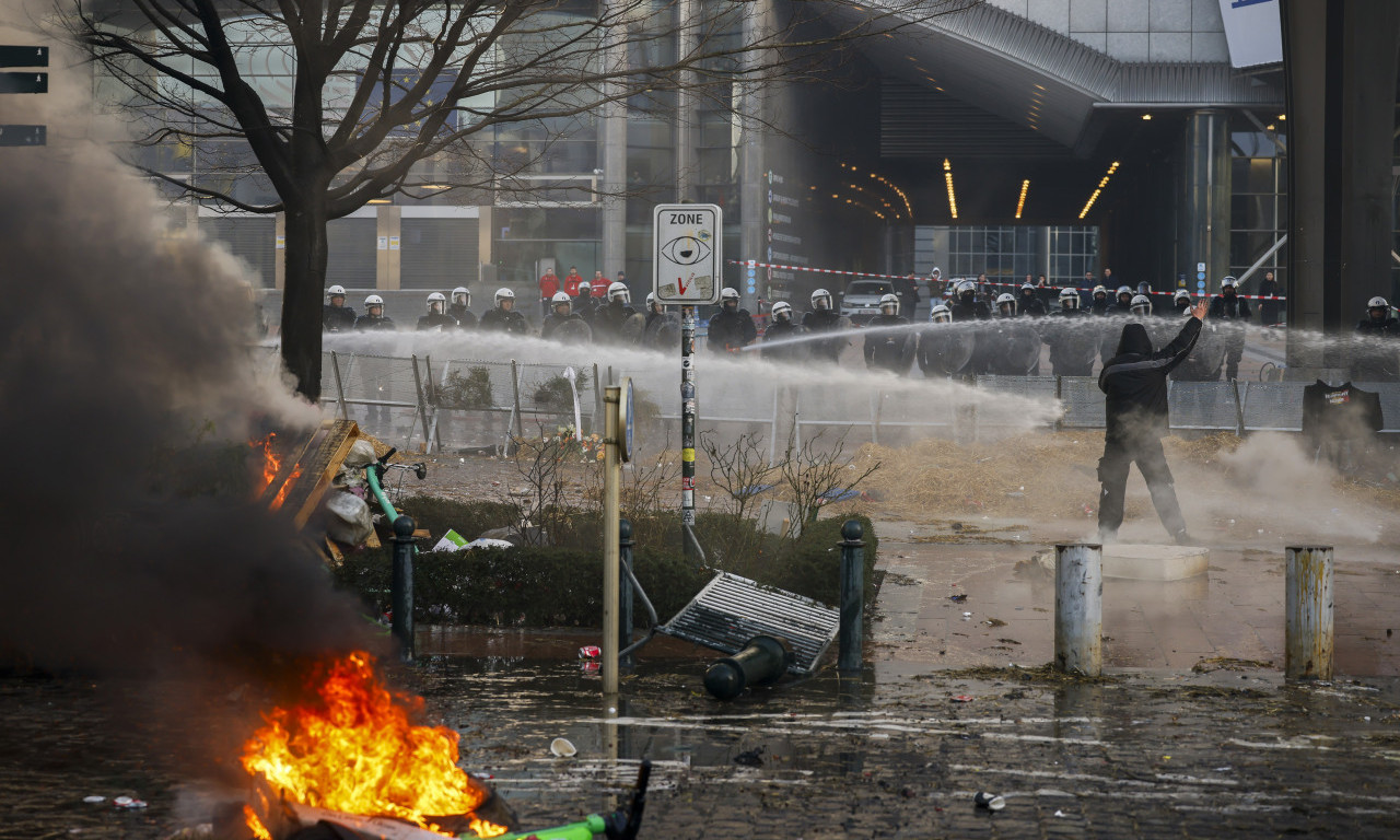 TRAKTORI PARALISALI granične prelaze između BELGIJE  i HOLANDIJE: Nastavlja se haos u EVROPI