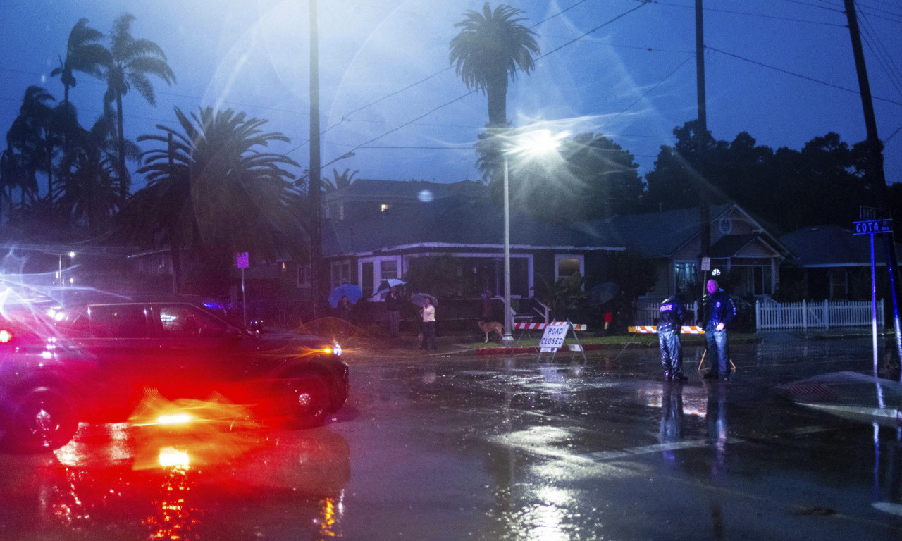 Pogledajte APOKALIPTIČNE fotografije! KATAKLIZMA u SAD, poplave i klizišta u Kaliforniji (VIDEO+FOTO)