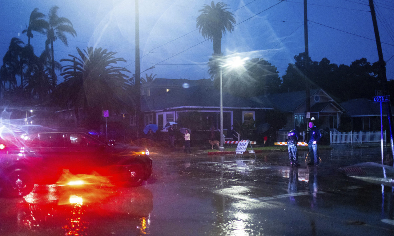 Pogledajte APOKALIPTIČNE fotografije! KATAKLIZMA u SAD, poplave i klizišta u Kaliforniji (VIDEO+FOTO)