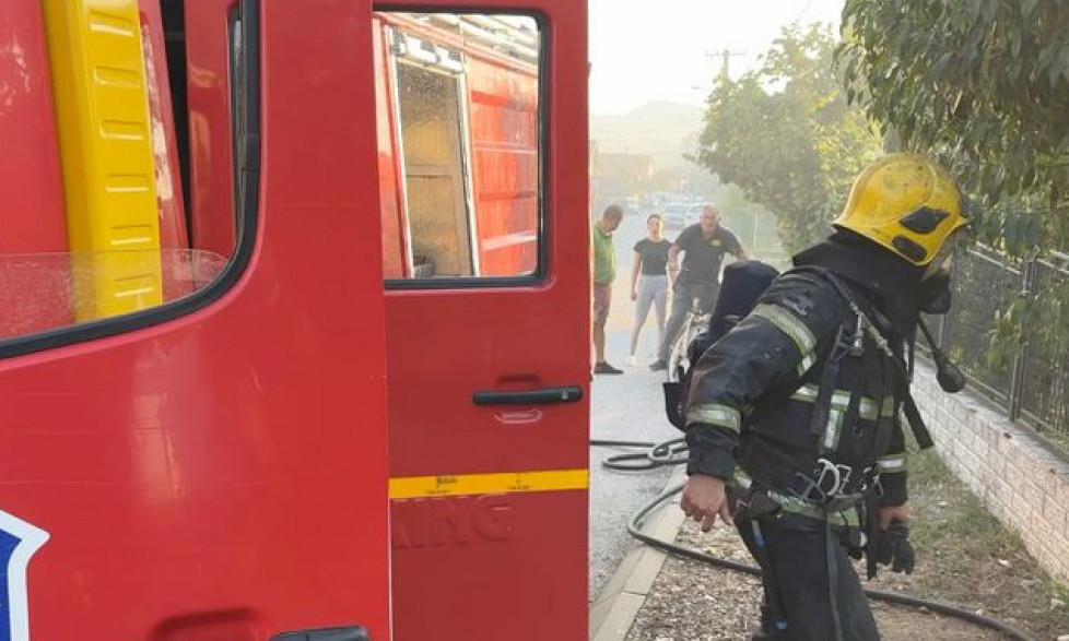 Prvi snimci požara na Novom Beogradu: Vatrogasci pristigli na TEREN! Zapalio se čamac...