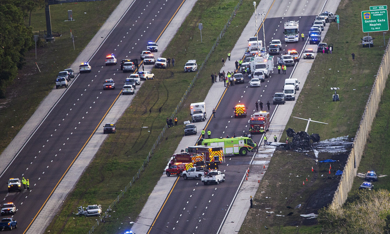 Pogledajte STRAŠAN SUDAR malog AVIONA i VOZILA na auto-putu na Floridi! U nesreći POGUNULE 2 OSOBE (FOTO)
