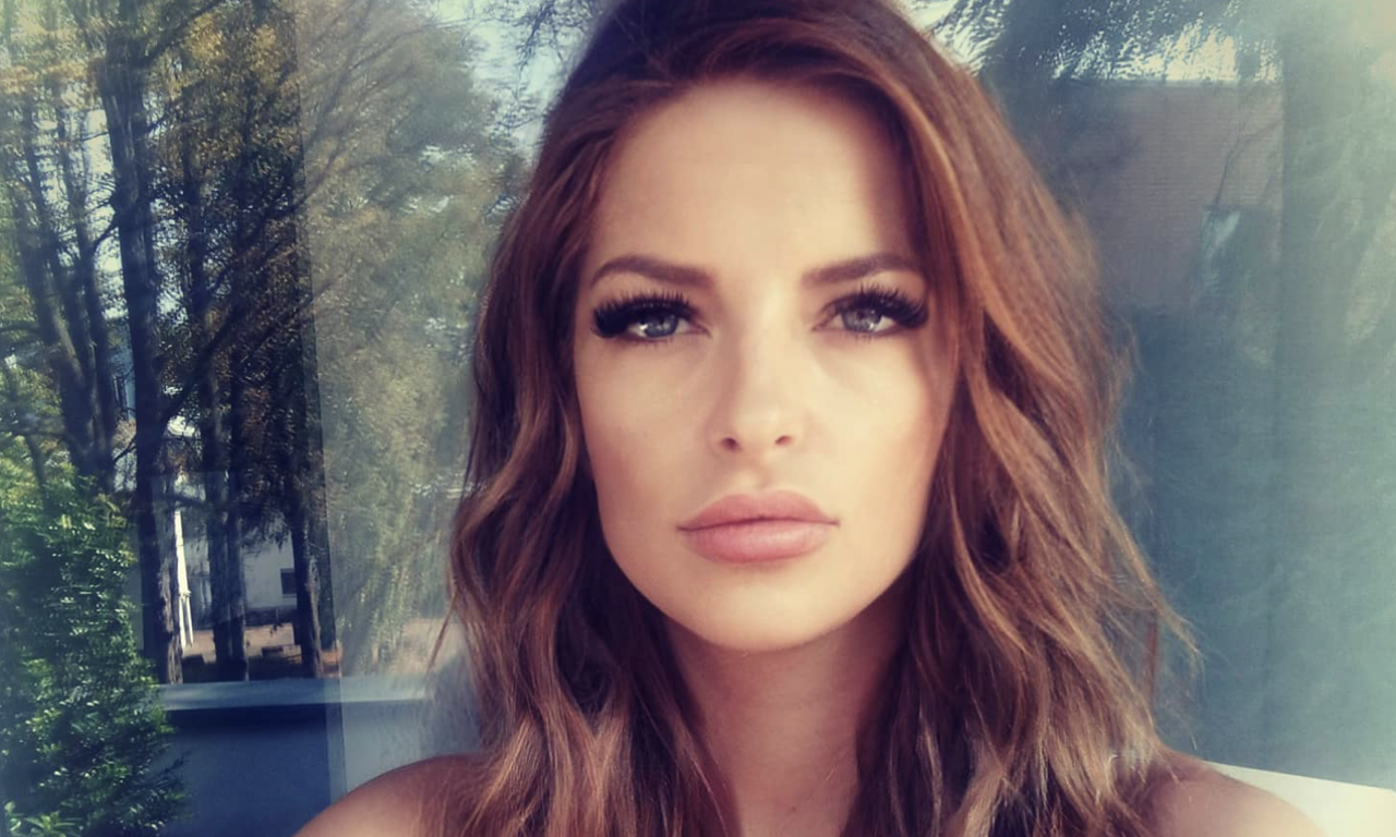 SKANDAL GODINE U NAJAVI! PRINCEZA se skinula SKROZ GOLA za Plejboj, mreže se USIJALE (FOTO)