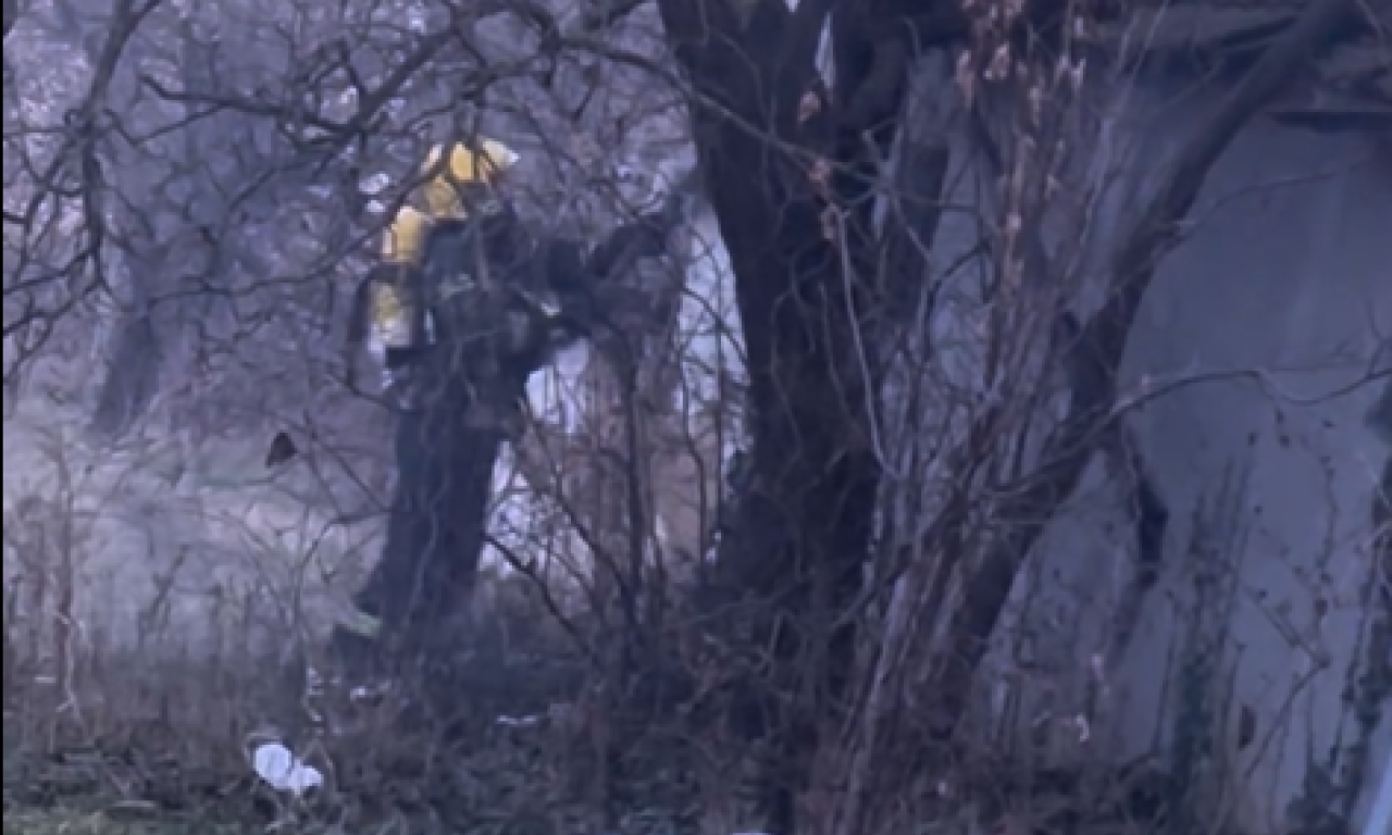 POŽAR U SREMSKOJ KAMENICI! Vatrogasci HITNO krenuli na teren, zapalila se KUĆA (VIDEO)