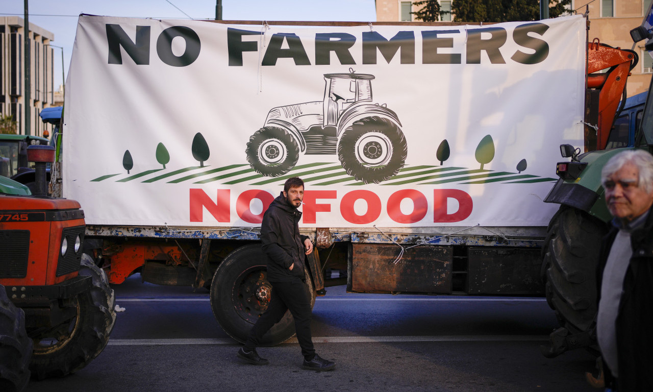 Haos u Atini drugi dan! Grčki poljoprivrednici PROTESTUJU u centru grada (FOTO)