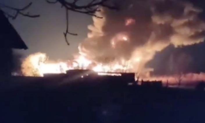 PRVI SNIMAK POŽARA posle pada RUSKOG AVIONA! Pogledajte kako vatrena STIHIJA PARA NEBO, prizor je ZASTRAŠUJUĆ (VIDEO)