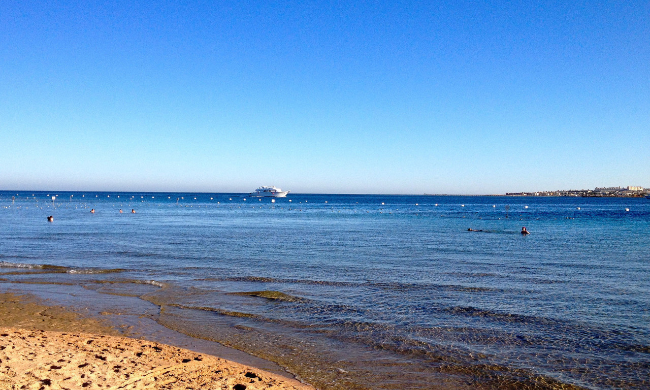 NEPOZNAT PROJEKTIL PAO U MORE Očevici šokirani: Čuo se glasan prasak