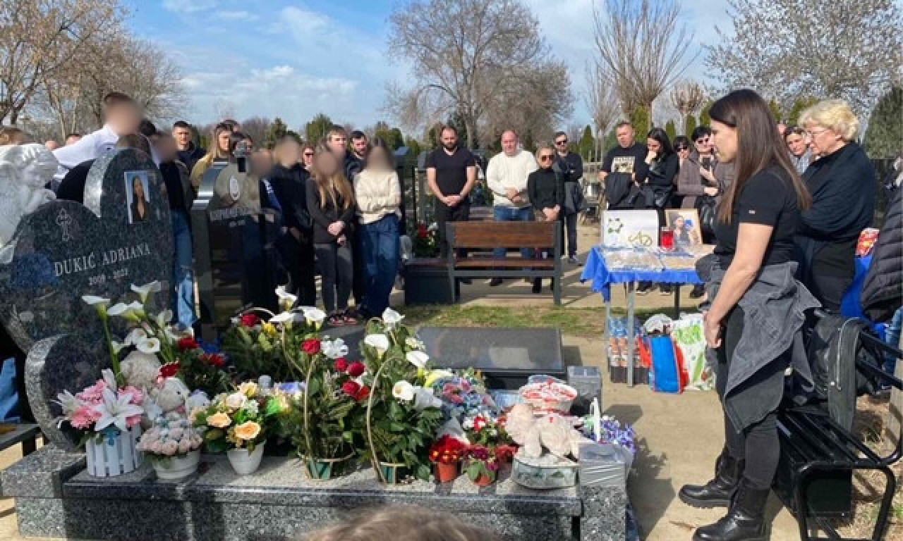 Na BEŽANIJSKOM groblju obeležen petnaesti, NEBESKI rođendan Adriane Dukić stradale u "Ribnikaru"