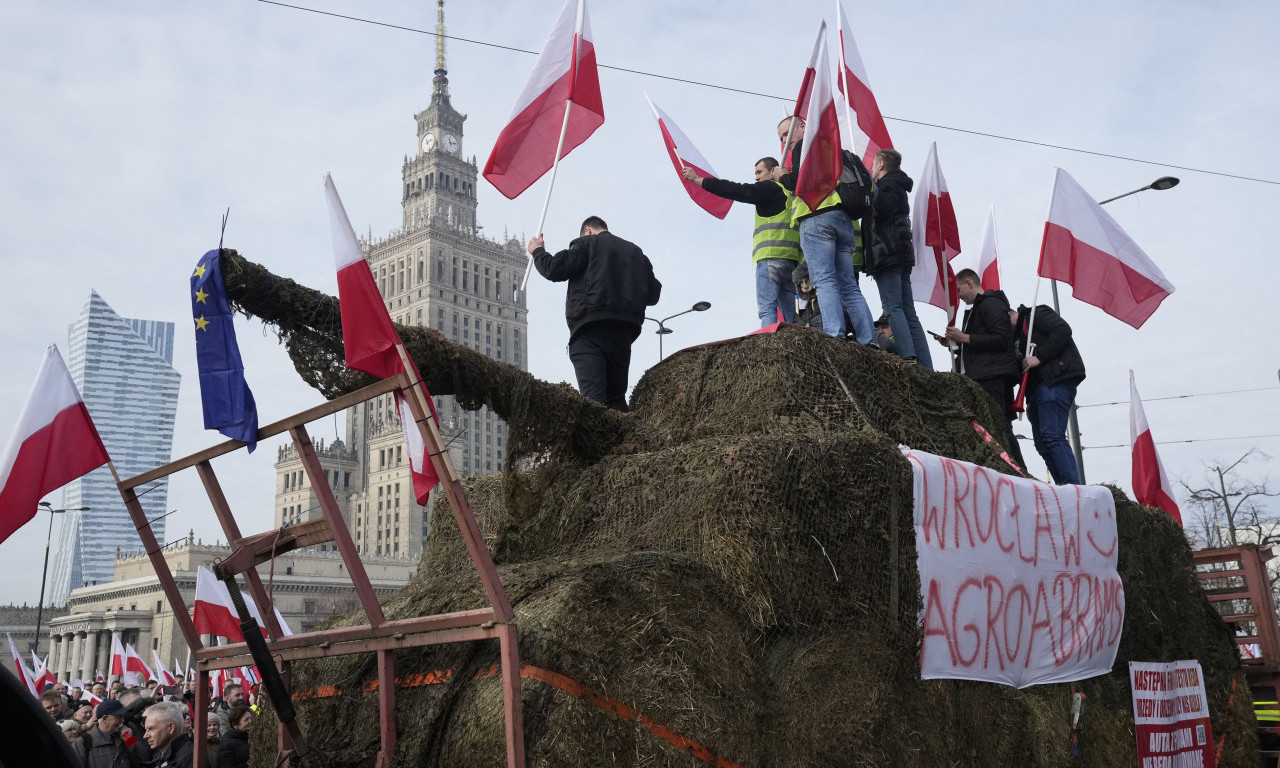 I poljski POLJOPRIVREDNICI u protestu: Premijer obećao da će RAZGOVARATI  sa njima
