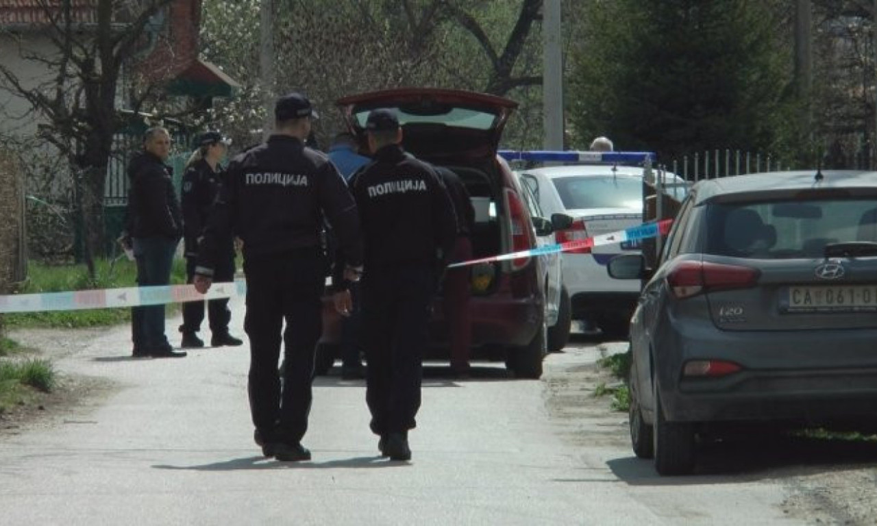 Muškarac (42) prijavljen za nasilje u porodici, pa sekirom izlupao policijsko vozilo