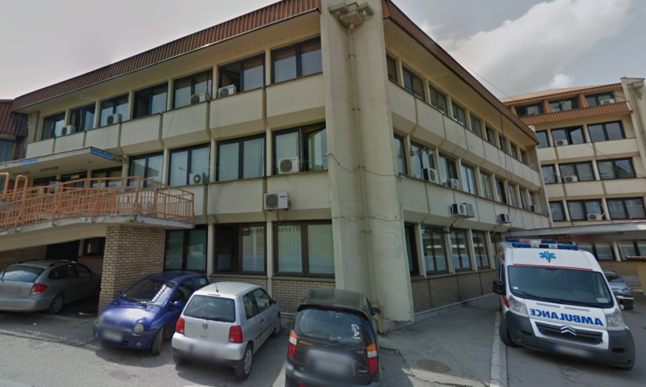 MLADIĆ (16) KOJI JE IZBODEN U PEKARI PREBAČEN ZA NIŠ Hitno mu odstranjena slezina, evo šta kažu u bolnici