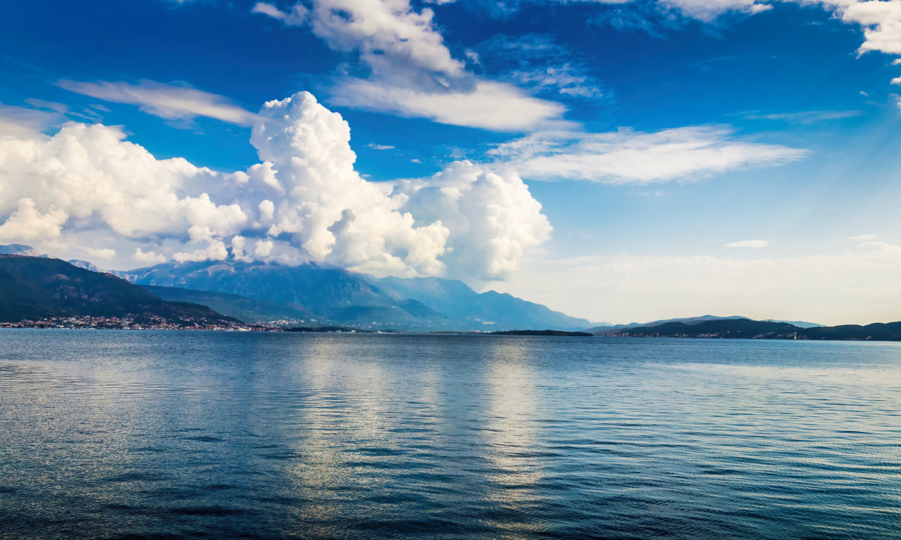 MISTERIOZNA SLUZ U JADRANSKOM MORU Naučnici otkrili šta zapravo pluta površinom!