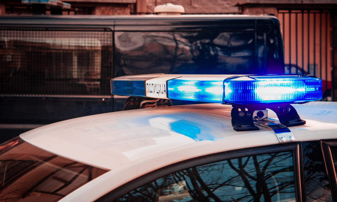 STRAVIČNA SAOBRAĆAJKA NA AUTO-PUTU KOD RAŽNJA Sudar nekoliko vozila, stvaraju se veliki zastoji (FOTO)