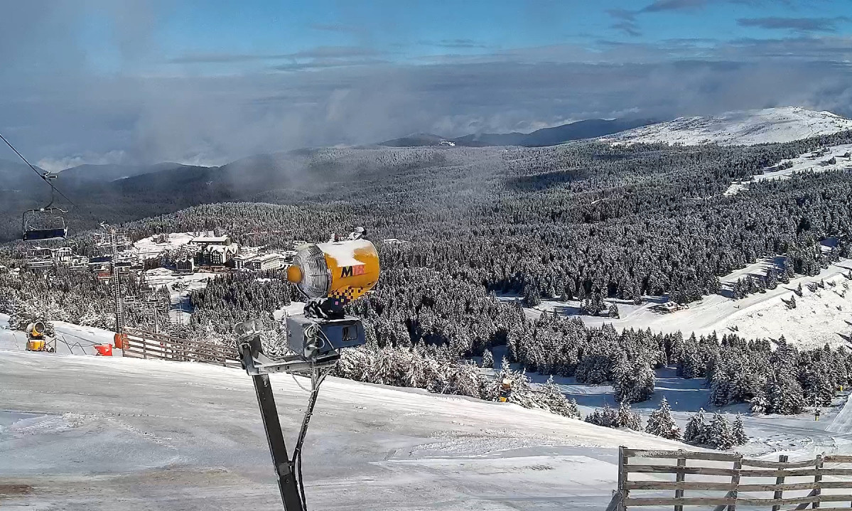 SNEG NA KOPAONIKU VEJE PUNA 24 SATA Prizor kao da je januar, a sprema se nova tura padavina širom Srbije (VIDEO)