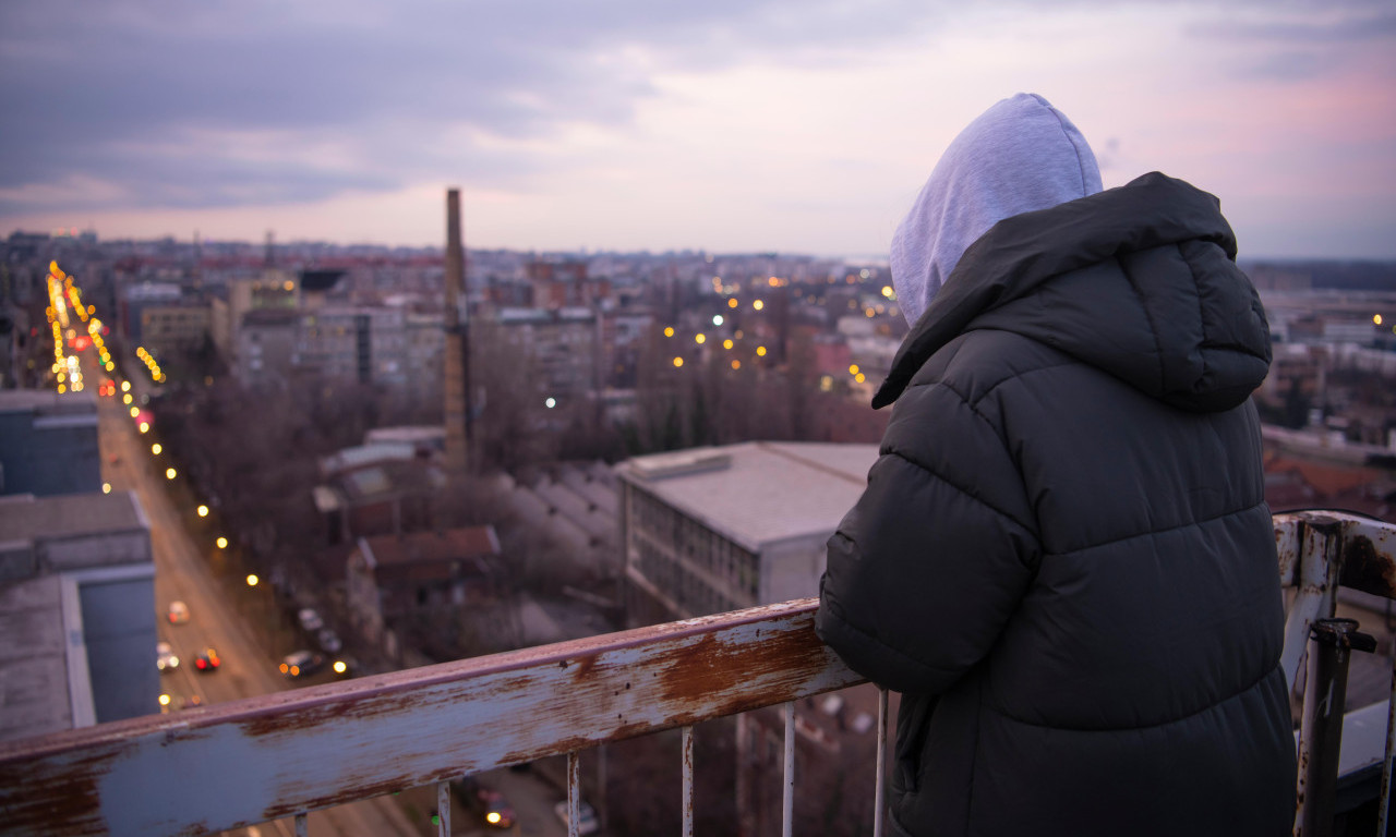 STUDENT IZVRŠIO SAMOUBISTVO ZBOG GREŠKE UNIVERZITETA Majka pronašla njegovo telo u sobi na dan dodele diploma
