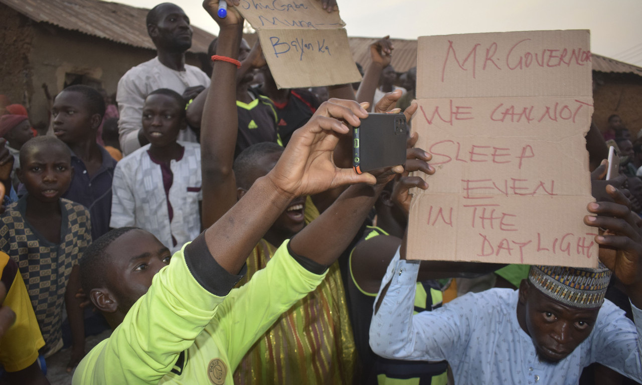 LEPE VESTI IZ NIGERIJE! Posle 17 dana OSLOBOĐENO skoro 300 KIDNAPOVANIH ĐAKA