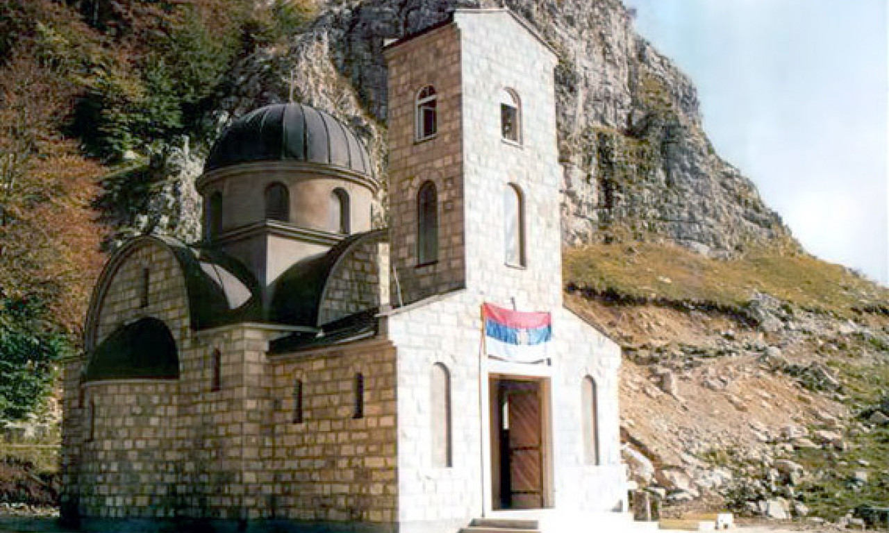 Manastir Somina stradao u JAKOM ZEMLJOTRESU u CRNOJ GORI: Oštećena fasada, popadala KANDILA i IKONE
