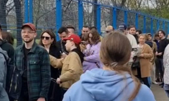 K1 INFO MEĐU RUSIMA! Totalni haos na Novom Beogradu - nećete verovati KOLIKO JE DUG red za GLASANJE (VIDEO)