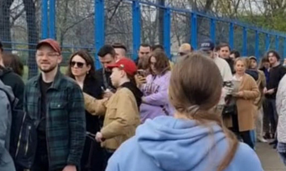 K1 INFO MEĐU RUSIMA! Totalni haos na Novom Beogradu - nećete verovati KOLIKO JE DUG red za GLASANJE (VIDEO)