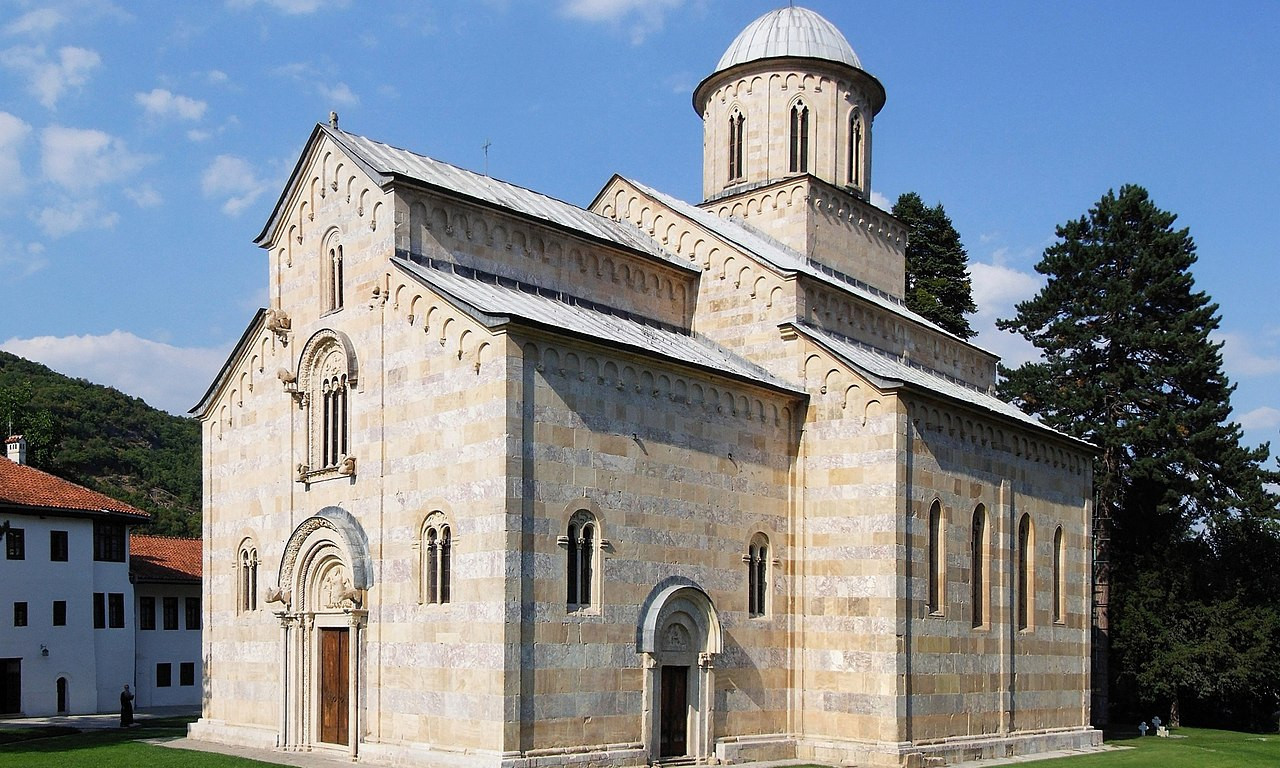 UNESCO doneo odluku: Manastiri i crkve na KiM ostaju na Listi SVETSKE BAŠTINE u opasnosti