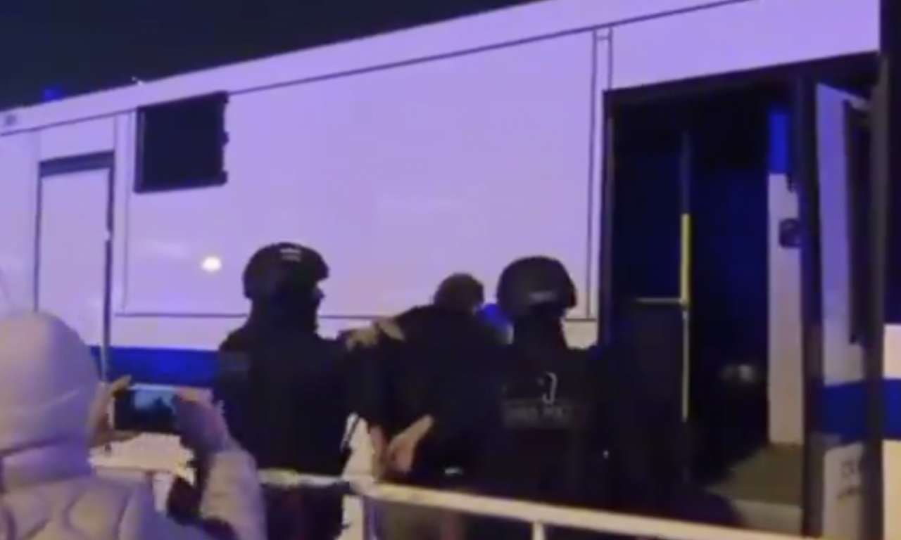 JEDAN MANJE! Pogledajte munjevitu akciju RUSKE POLICIJE i HAPŠENJE jednog od NAPADAČA u Moskvi (VIDEO)