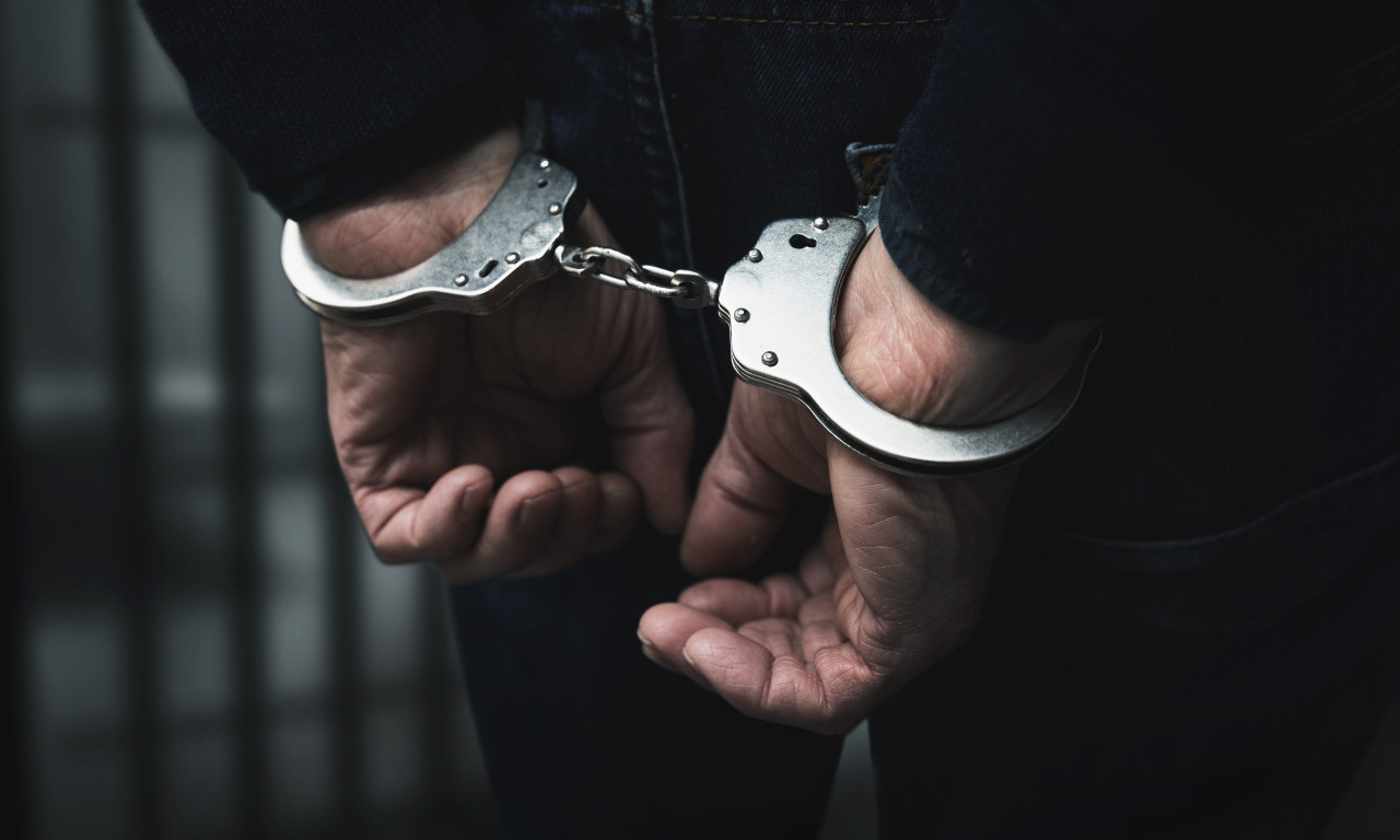 UHAPŠEN OSUMNJIČENI ZA NAPAD NA PROSTORIJE SNS U BEOGRADU Akcija policije na Paliluli, nasilnik posedovao pištolj