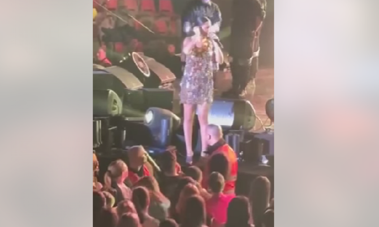 Devojci POZLILO na koncertu Aleksandre Prijović u Banjaluci: Pogledajte kako je pevačica reagovala (VIDEO)