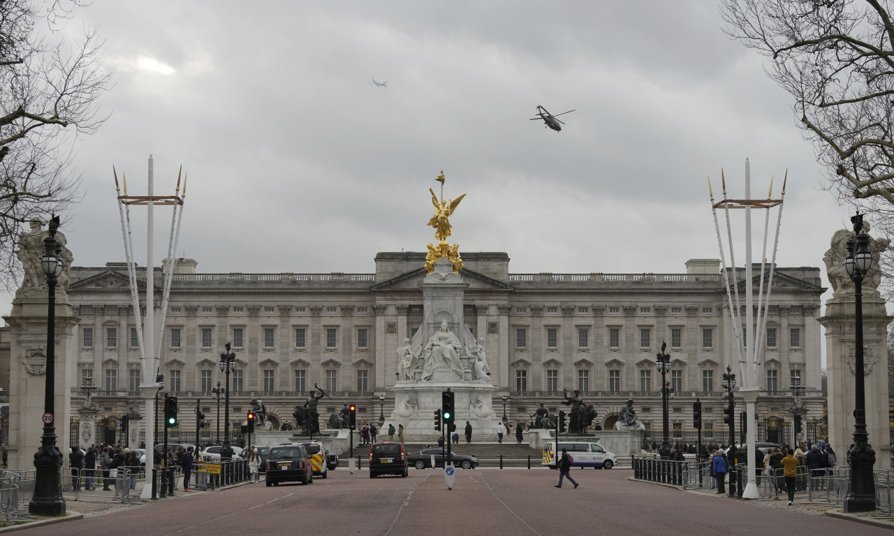 Ovo nije dobra godina za KRALJEVSKU PORODICU: VATRA ispred Bakingemske palate!