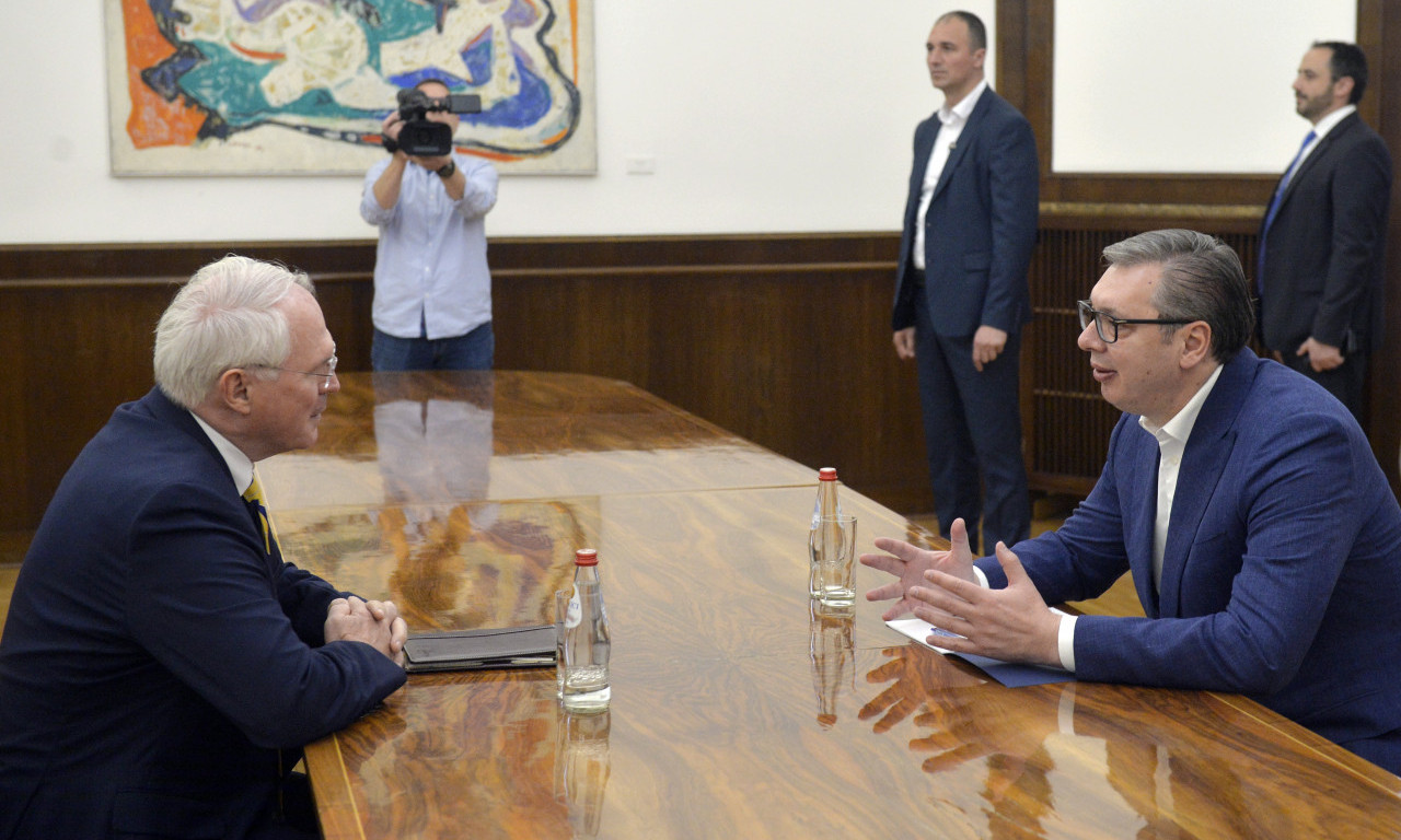 Predsednik Vučić se sastao sa Hilom: Unapređujemo SRPSKO-AMERIČKE odnose, vođen otvoren razgovor o dijalogu sa PRIŠTINOM