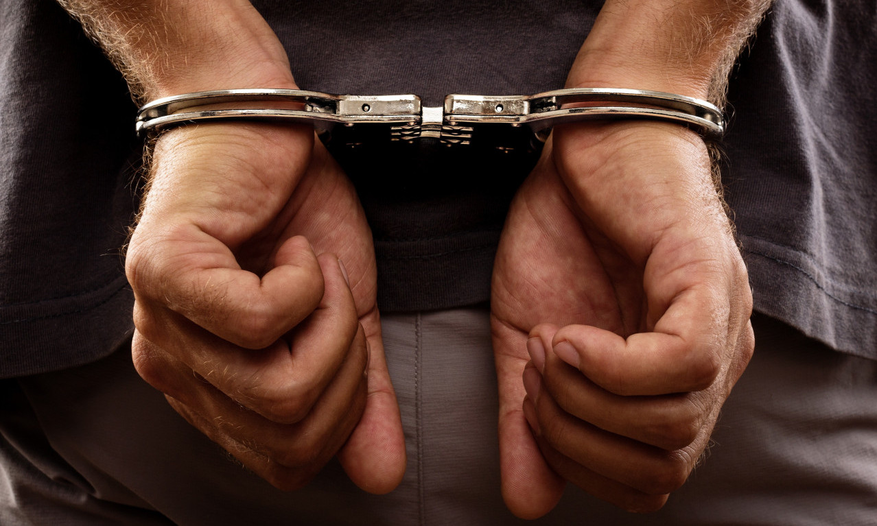 DRŽAO MLADIĆA KAO ROBA, TERAO GA I NA KRAĐU Uhapšen muškarac u Subotici zbog trgovine ljudima