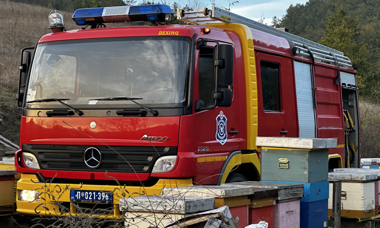 VATRA GUTALA sve pred sobom u selu Koštunići! Veliki broj vatrogasaca gasili PLAMEN