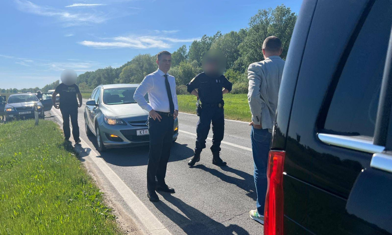 Ovako je HRVATSKA POLICIJA presrela vozilo ĐORĐA MILIĆEVIĆA i zabranila mu ulazak u JASENOVAC (VIDEO)