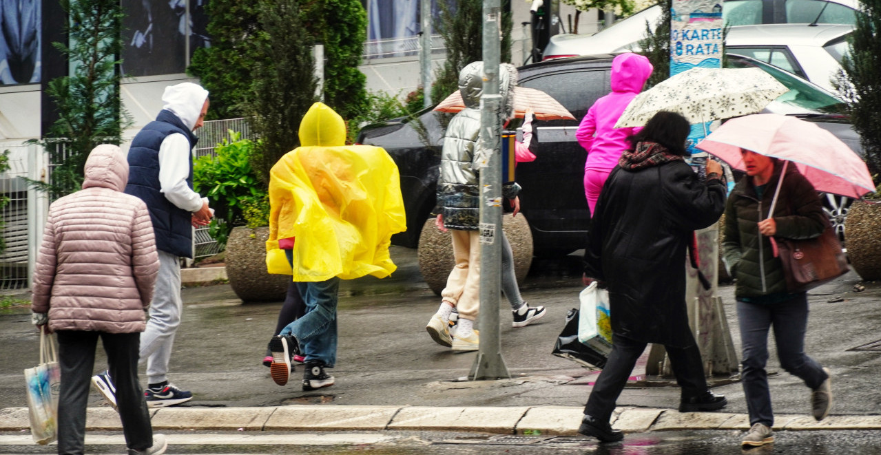 TEMPERATURA RASTE, ali kišobrane NE OSTAVLJAJTE KOD KUĆE! Evo kakvo nas vreme danas očekuje!