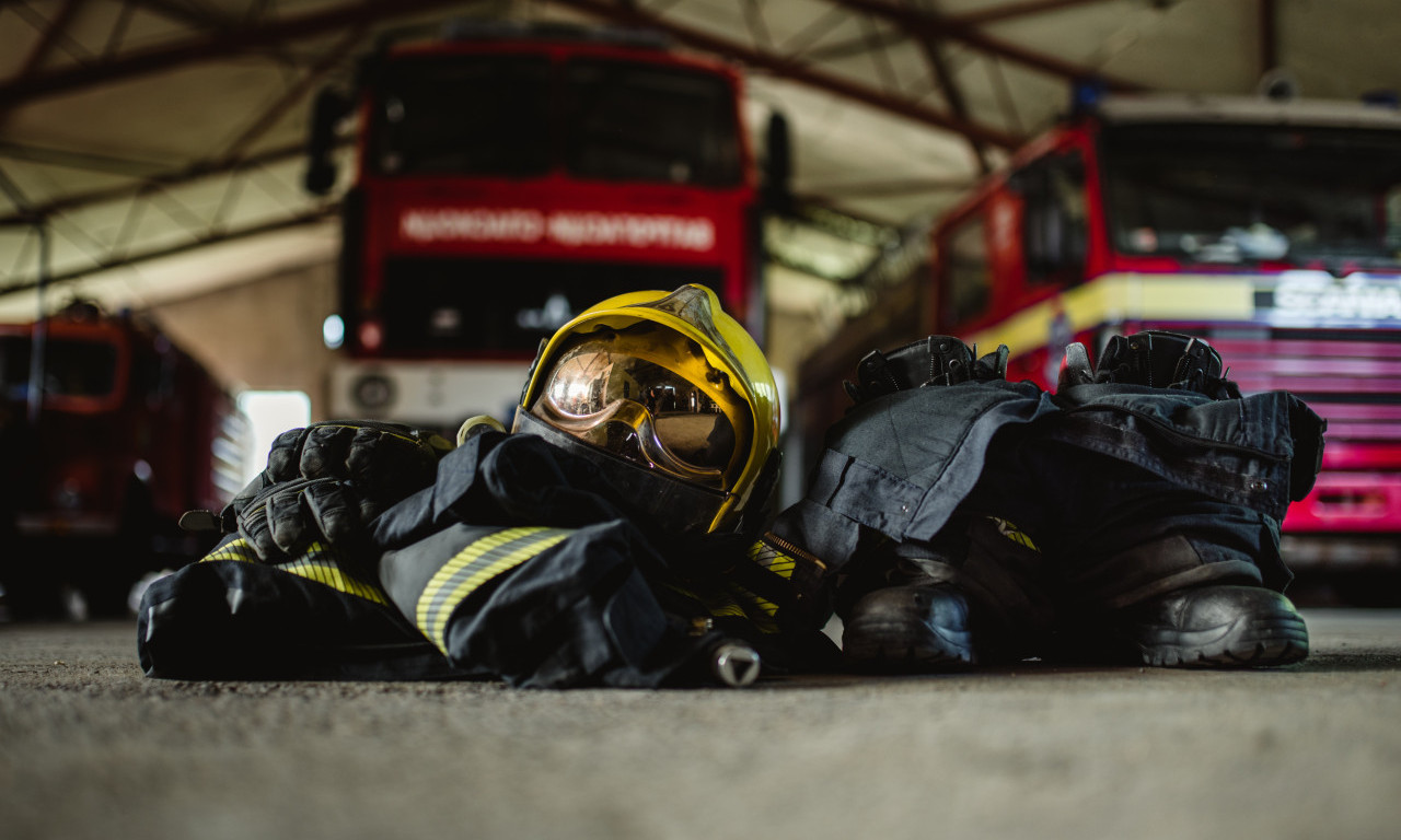 OVO BOLI I DOK ČITATE Vatrogasci oslobađali prst koji je zapeo u mikseru