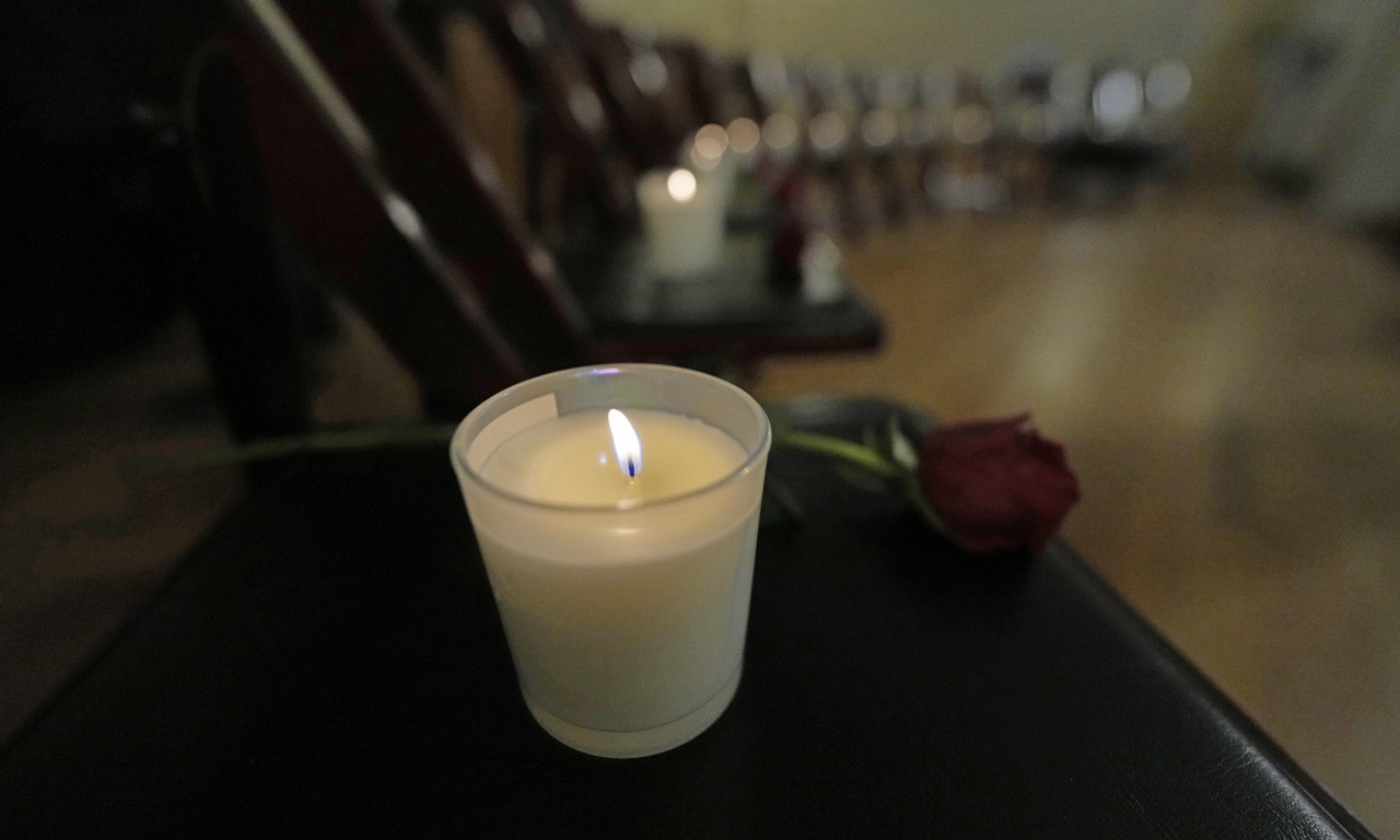 FUDBALER SE SRUŠIO PRED MAJKOM I PREMINUO Nova tragedija u svetu sporta, za mladog Luku (30) nije bilo spasa (FOTO)