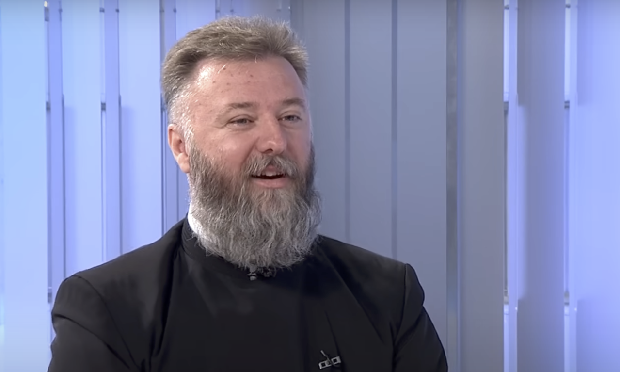 OTAC PREDRAG POPOVIĆ PODELIO SLIKU VULGARNO OBUČENE DEVOJKE Poruka koju je napisao vas neće ostaviti ravnodušnim (FOTO)