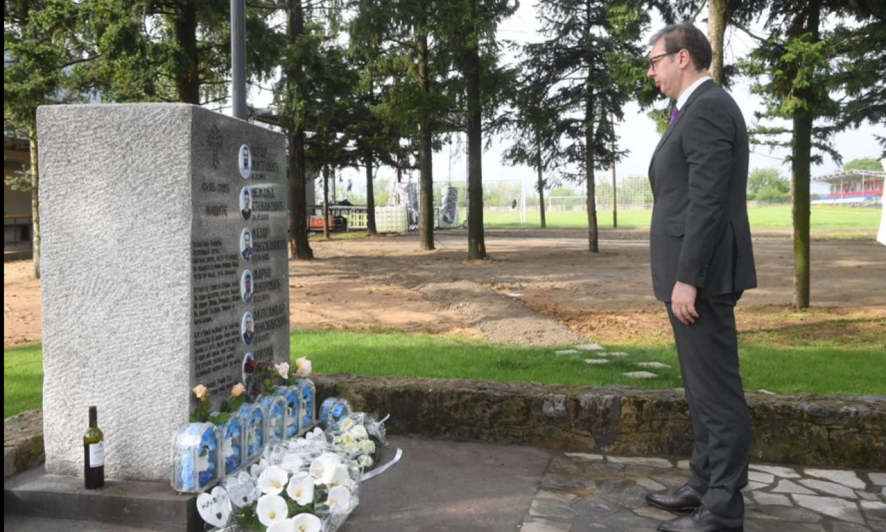 Vučić položio cveće u spomen-parku u Malom Orašju: "Država neće dozvoliti zločin bez kazne"