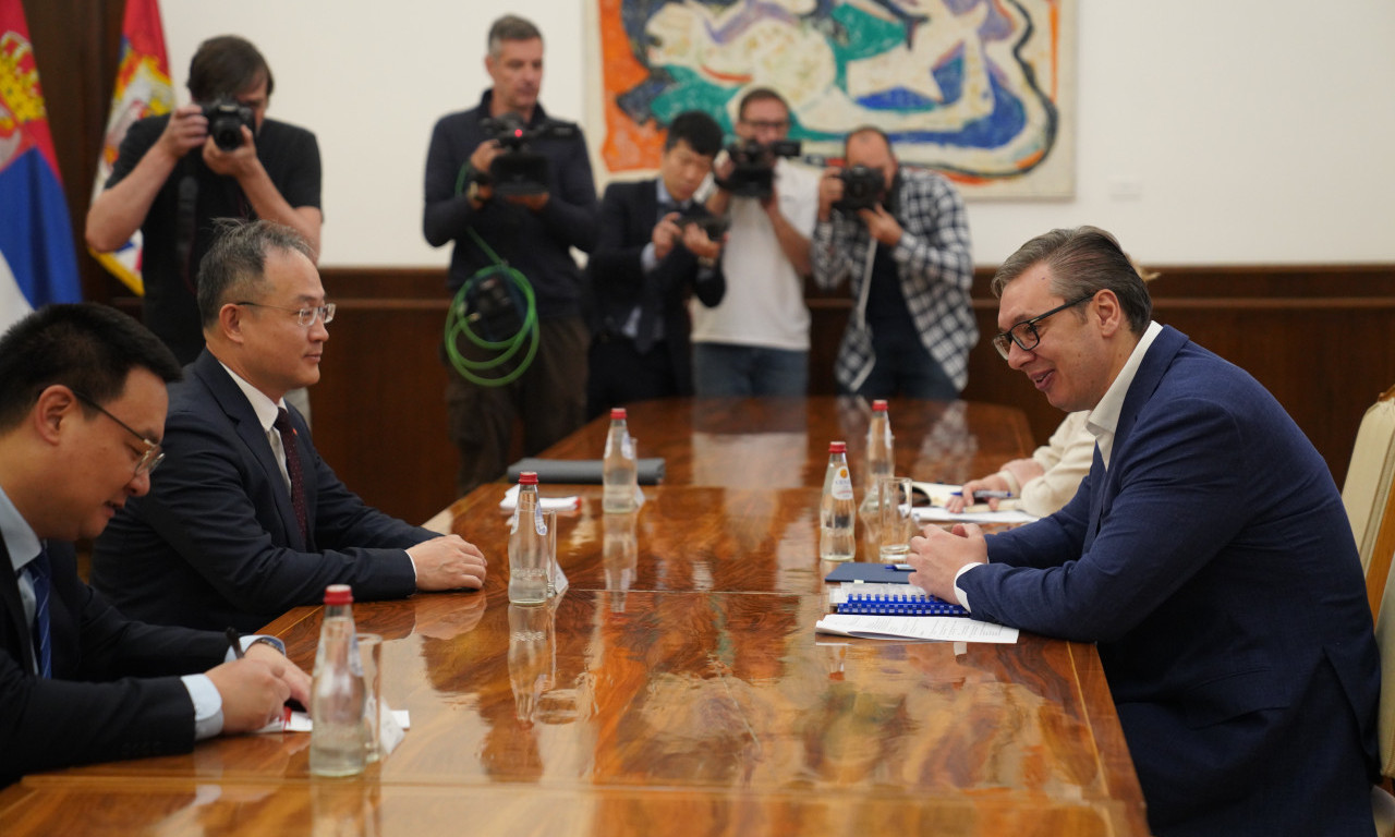 Vučić posle susreta sa kineskim ambasadorom: PONOSNI smo NA ČELIČNO PRIJATELJSTVO sa Kinom