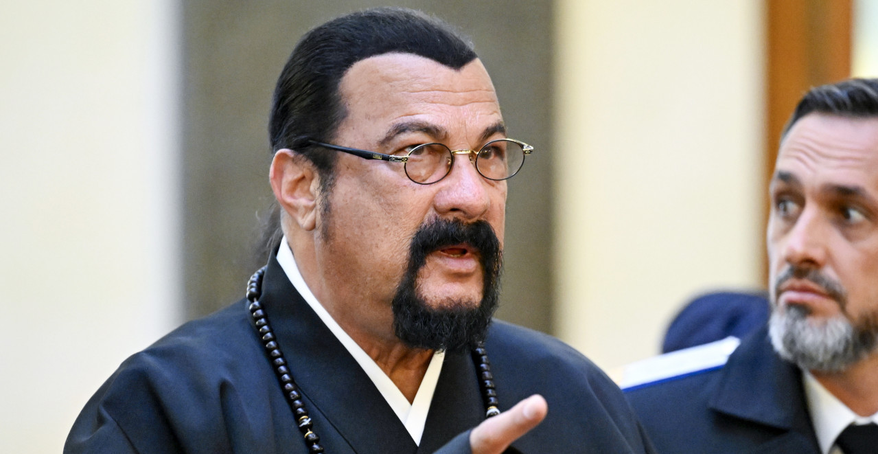 STIVEN SIGAL USLIKAN U BEOGRADU NA VODI U društvu je našeg poznatog para, a pogledajte kako uživaju (FOTO)