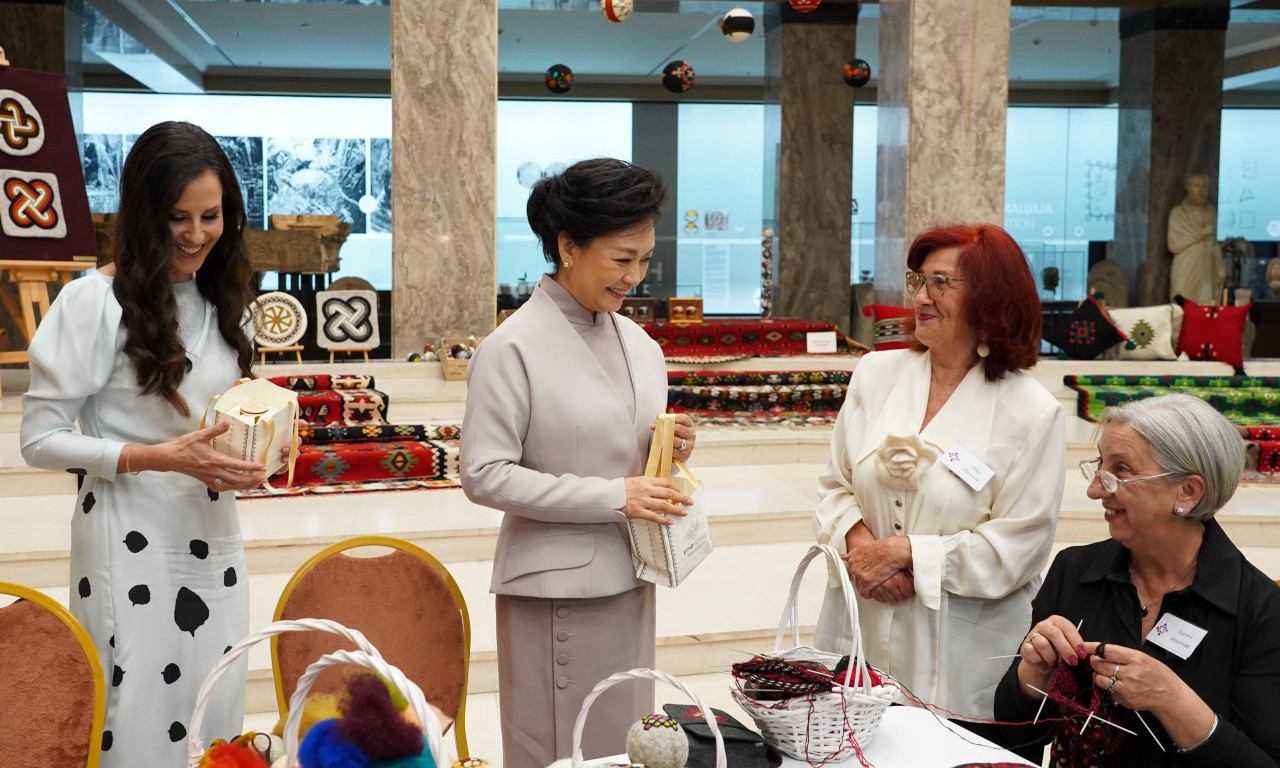 TAMARA VUČIĆ upoznala Peng Lijuan sa SRPSKOM ISTORIJOM i KULTUROM! Prve dame u obilasku Narodnog muzeja (FOTO)