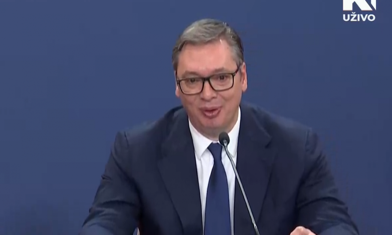 Vučić čestitao pobedu novoj predsednici Severne Makedonije