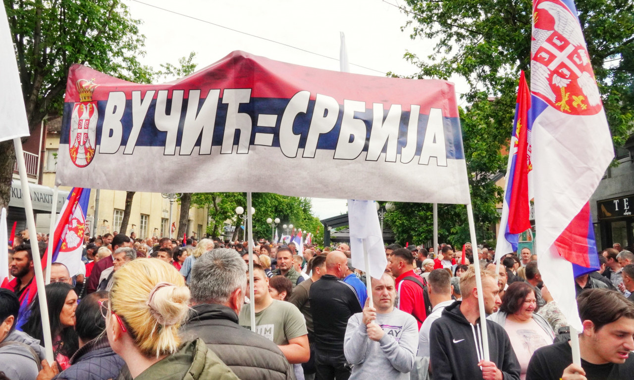 U Lazarevcu počeo PREDIZBORNI SKUP koalicije oko SNS-a! Ogroman broj ljudi čeka obraćanje VUČIĆA (FOTO+VIDEO)
