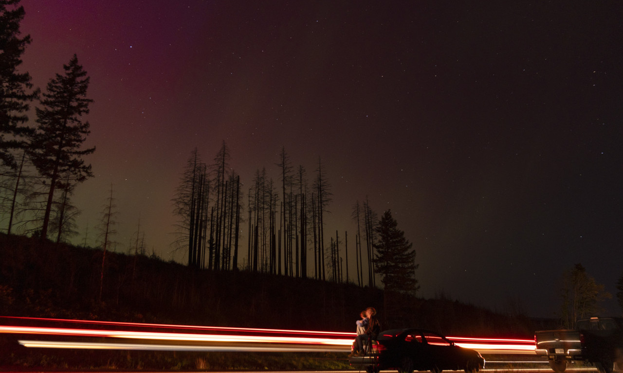 ŠTA JE ČUDNA SVETLOST NA NEBU KOJU SMO SINOĆ MOGLI DA VIDIMO? Razrešena misterija, nećete verovati o čemu je reč (FOTO)