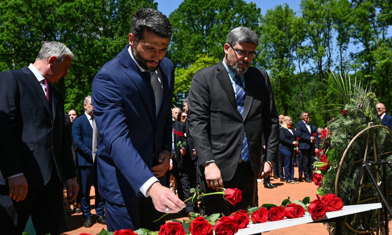 Šapić ODAO POŠTU ŽRTVAMA genocida nad Srbima, Jevrejima i Romima u NDH! Položio je cveće na SPOMEN područje