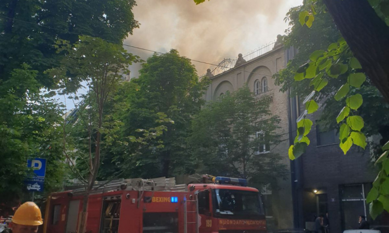 Kulja CRNI DIM! Vatrogasne sirene odzvanjaju Carigradksom ulicom u Beogradu