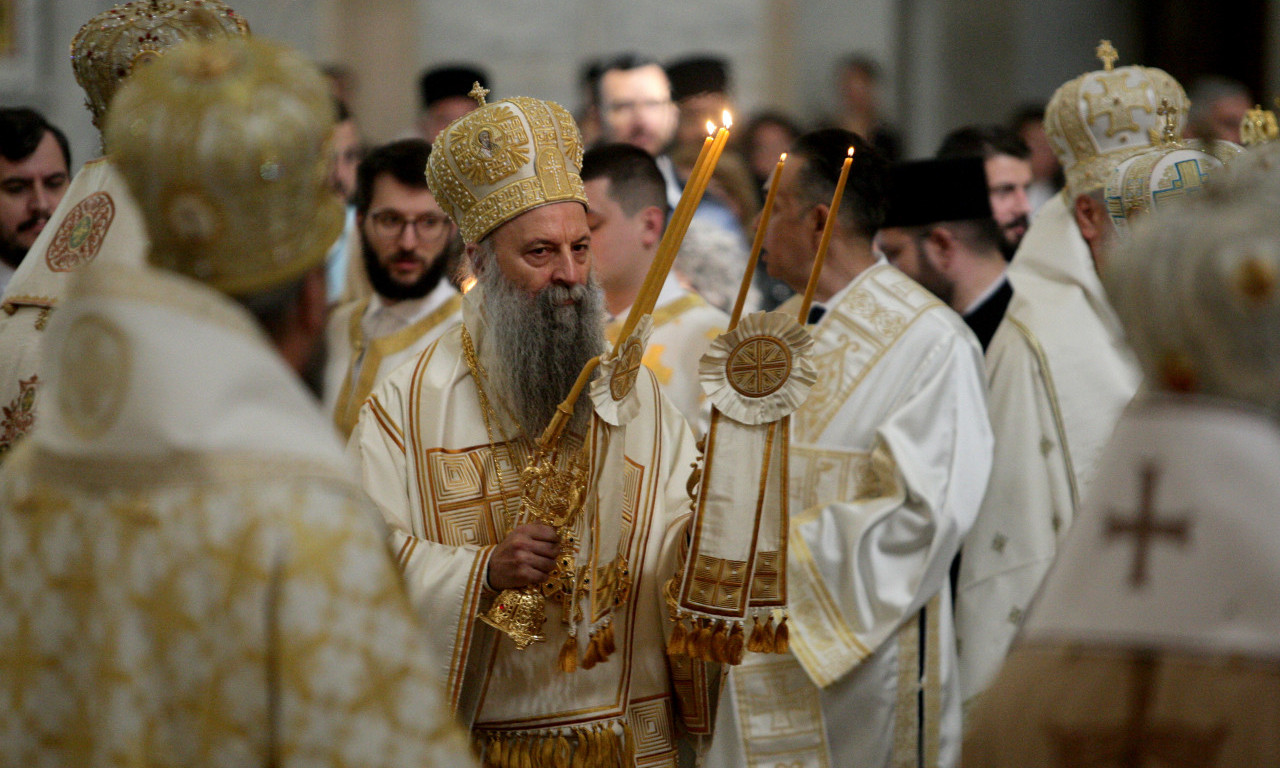 OGLASILA SE ZVONA U HRAMU SVETOG SAVE! Patrijarh Porfirije na prvoj liturgiji zasedanja Arhijerejskog Sabora SPC